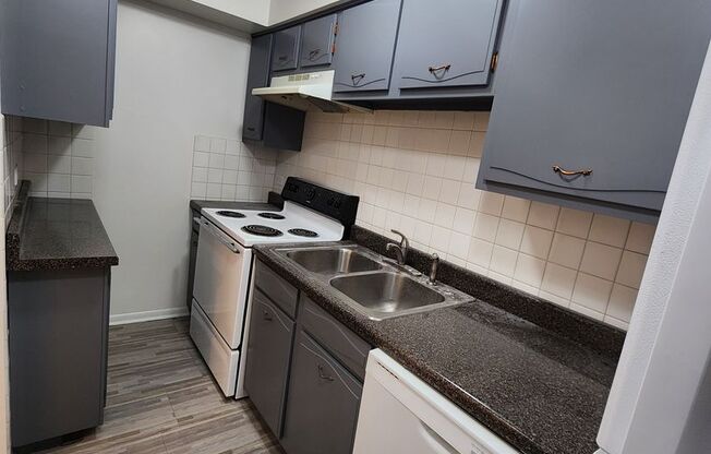 2 beds, 1.5 baths, 900 sqft, $2,595, Unit 404