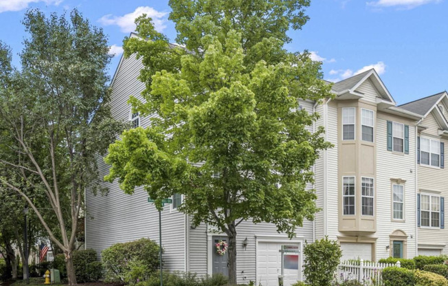 Beautiful Three Bedroom Townhouse in Alexandria/Eisenhower Ave