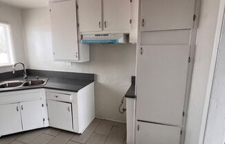 2 beds, 1 bath, $2,450, Unit 6