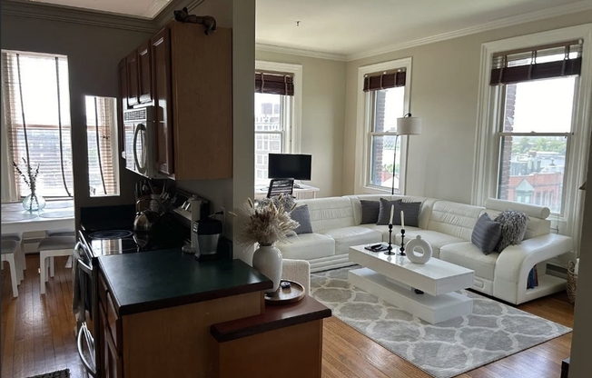 1 bed, 1 bath, 675 sqft, $3,950, Unit 82