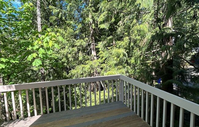 Treetop Oasis-Next to Green Belt & Stream In Front of House. Easy Access to Downtown Portland!