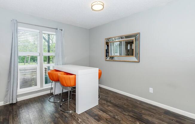 2 beds, 2 baths, 996 sqft, $1,042