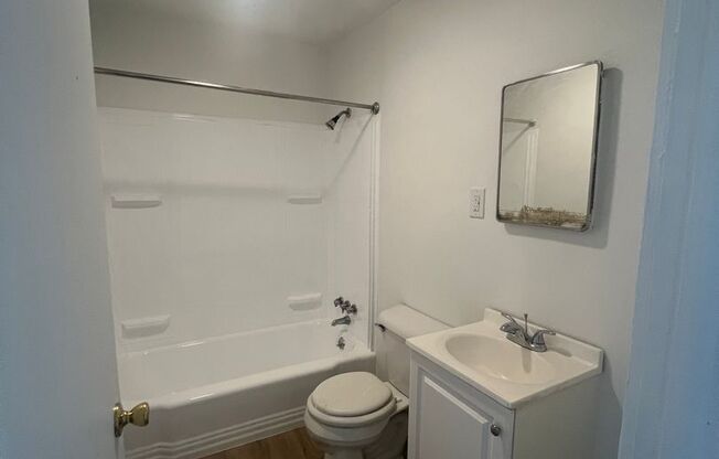 2 beds, 1 bath, $1,295, Unit Unit 1325A