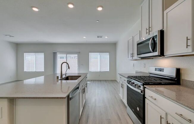 BEAUTIFUL NEW BUILD WITH 3 BEDROOMS, 2.5 BATHS IN ENTERPRISE AREA !!!!!