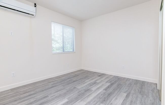 RENT NOW and receive the rest of NOVEMBER FREE! Reduced Security Deposit available for qualified applicants! Charming Studio For Rent in The Hourglass District of Orlando!