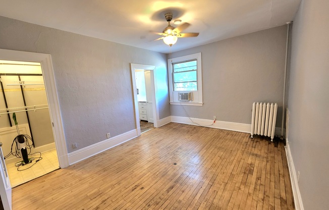 323 6 AVE SE