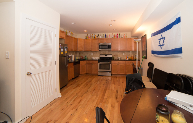 3 beds, 2 baths, $2,500, Unit 2A