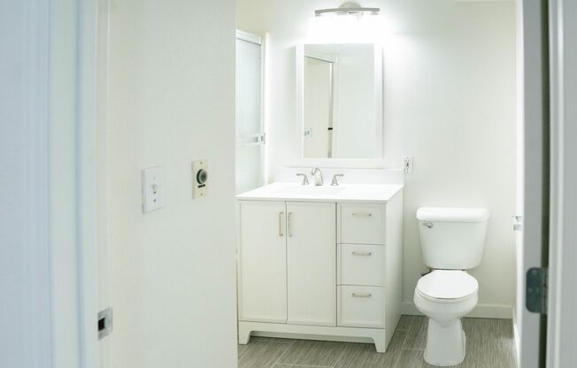 2 beds, 1 bath, 800 sqft, $1,775, Unit 202-2608 South Campus Place