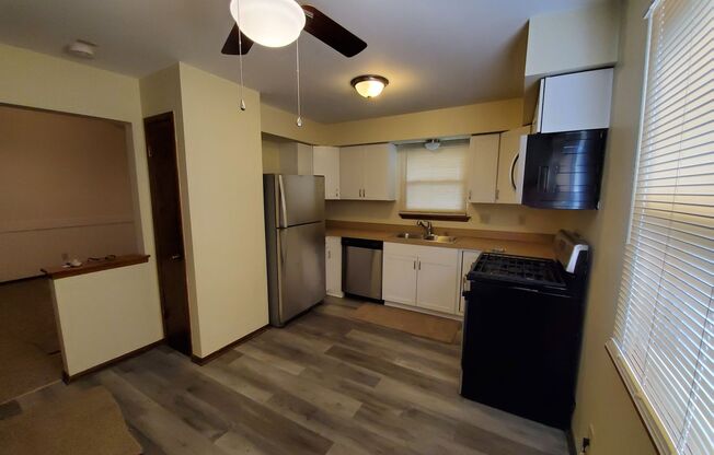 Spacious 3 Bedrooms 2 Baths Townhome Available