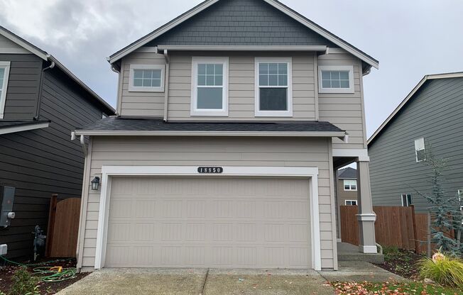 4 Bedroom, 3 bath home in Puyallup! Available Now!!