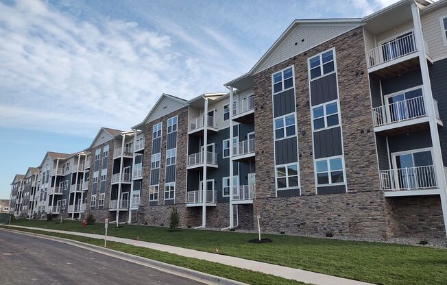 Kingston Crossings Apts 1