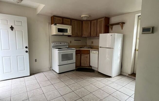 2 beds, 1 bath, $1,595, Unit HOUSE