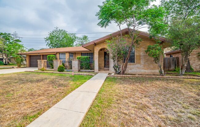 Thousand Oaks neighborhood! Over 1800 sqft!