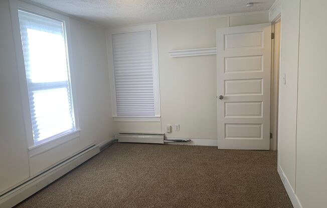 4 beds, 1 bath, $1,595