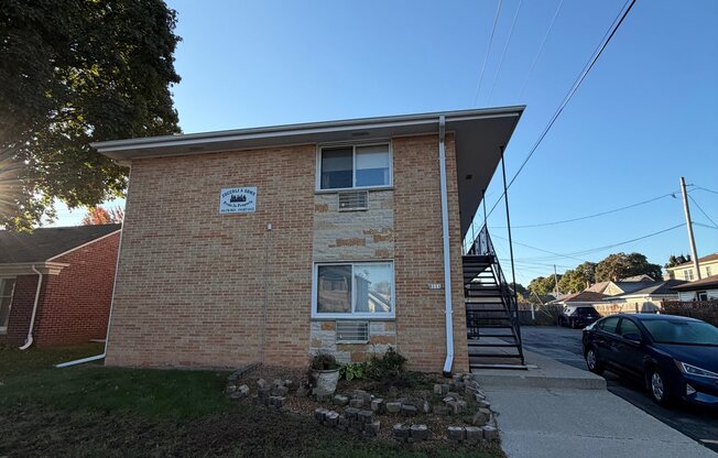 8111 W LINCOLN AVE