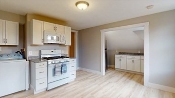 3 beds, 1 bath, 1,325 sqft, $2,300, Unit 3