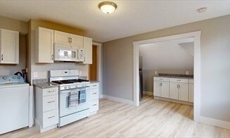 3 beds, 1 bath, 1,325 sqft, $2,300, Unit 3