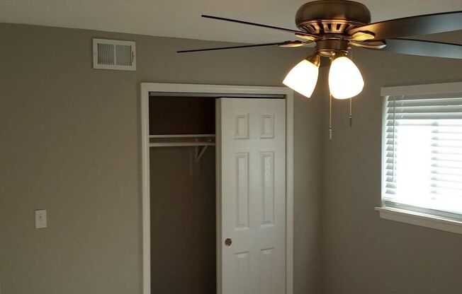 2 beds, 1 bath, 950 sqft, $1,295, Unit 6012 Barton St - Unit C