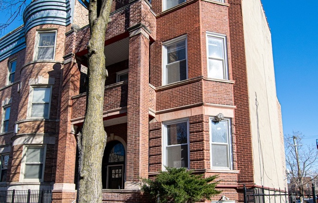 4949 S FORRESTVILLE AVE