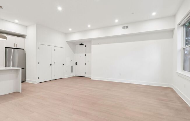 3 beds, 2 baths, 1,250 sqft, $3,667, Unit 110