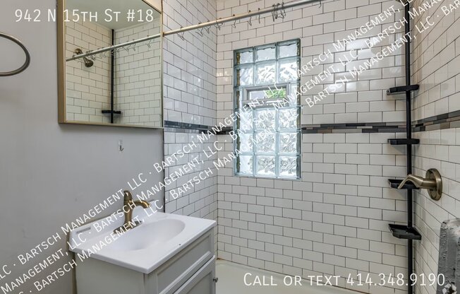 942 N 15 ST