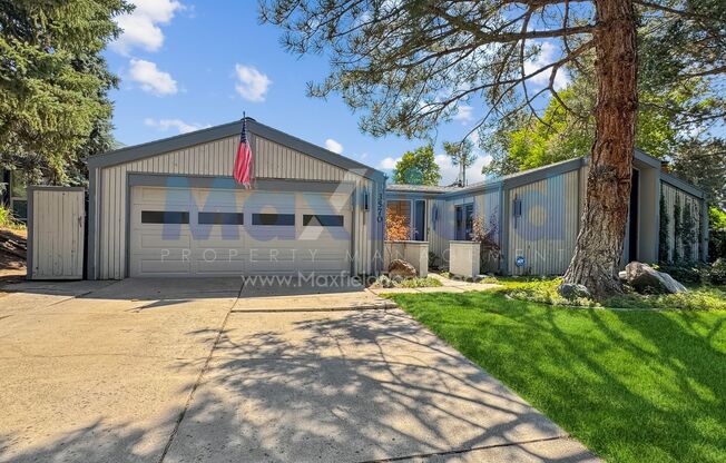 Mid Century Modern Home - 3BD - 2BTH - 2GAR