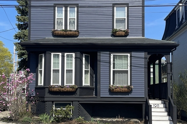 198 BYRON ST