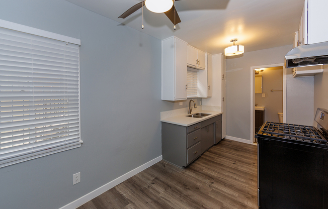 Move In Special $750 Off First Month's Rent - Beautiful 1 bedroom 1 bath apartment centrally located in Long Beach!