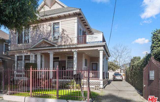 1223 W 23 ST