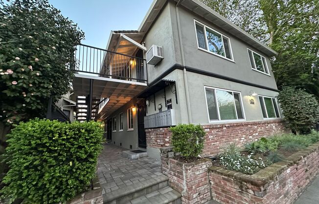 Live Where Downtown Meets Midtown, Absolute Must See!