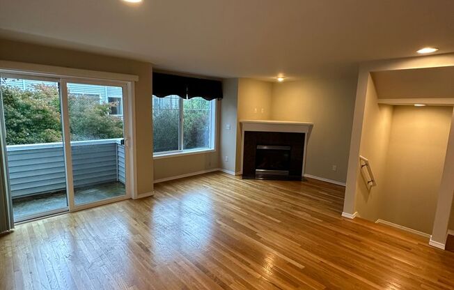 3 bed 2 bath Townhome Green Lake Neighborhood, Seattle $3050/MO
