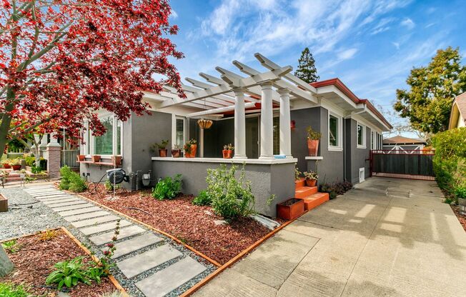 Fabulous Rose Garden 3 Bedroom, 2.5 Bath Home