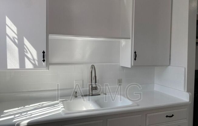 4080 4084 LEIMERT BLVD