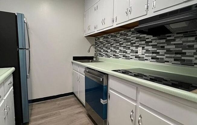 2 beds, 1 bath, $1,395