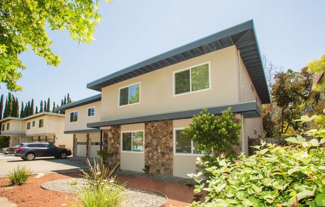 Fully remodeled large 2 bed/2 bath, in unit laundry, patio, walk to CalTrain, 80 WalkScore!