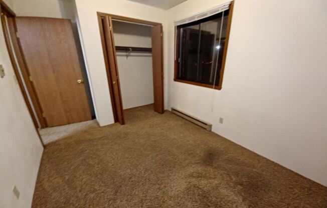 2 beds, 1 bath, $895, Unit 5