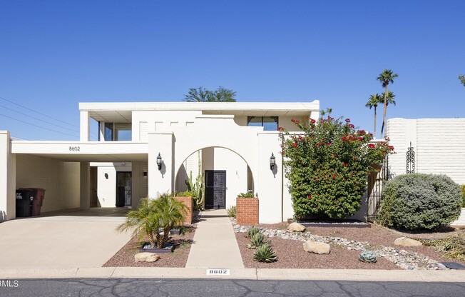 8602 E MACKENZIE Drive