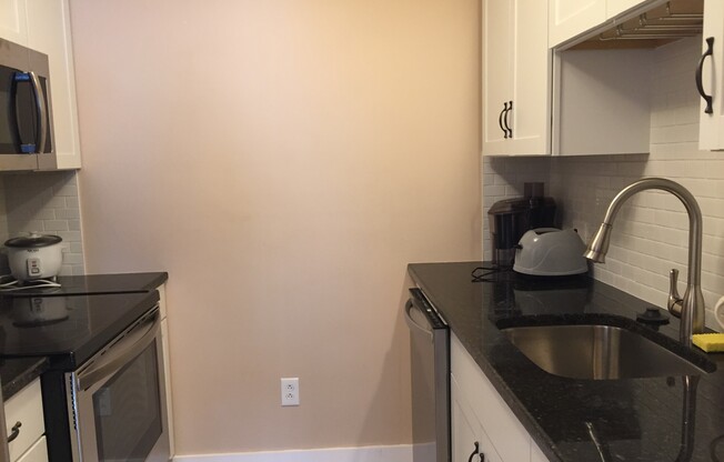 3 beds, 1.5 baths, $4,050, Unit 15