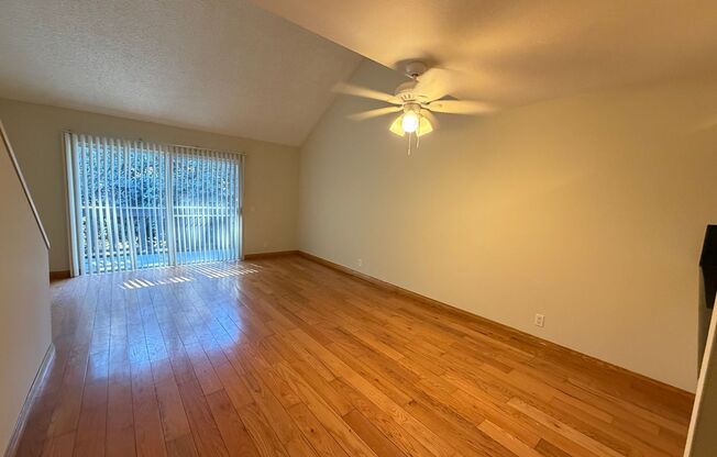 Orangetree: Upper 1 Bedroom 1 Bath Condo With Loft,