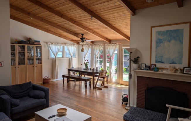 8120 PASO ROBLES AVE