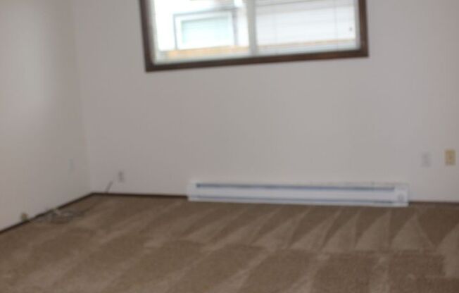 3 beds, 1 bath, $2,350, Unit # SPITZFAMILY 5