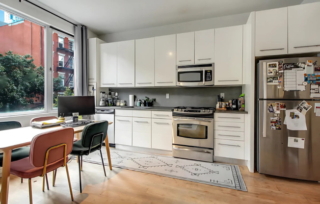 517 W 46 ST