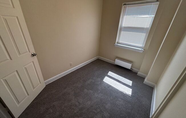 2 beds, 1 bath, 876 sqft, $1,000, Unit C71