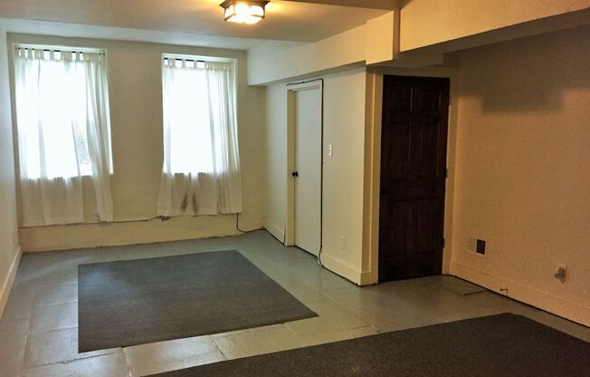 3 beds, 1 bath, $1,795, Unit 3