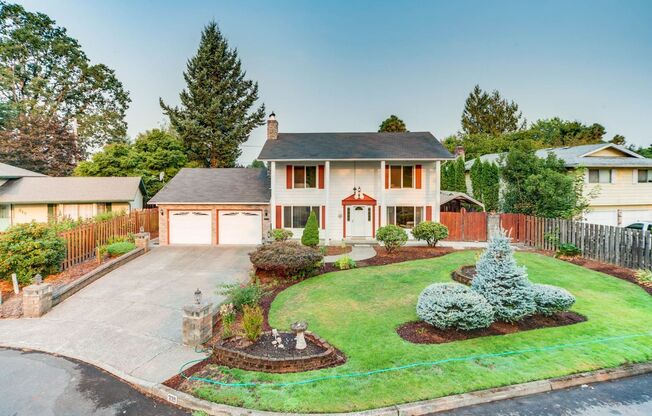 Large colonial home in NE Hillsboro