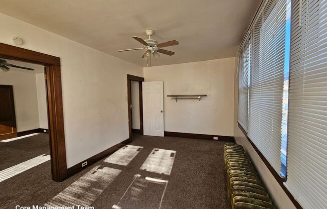 3 beds, 1 bath, $1,700, Unit UNIT 2