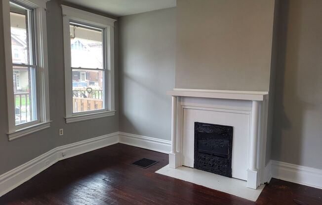 Large 4 Bedroom in Bellevue! Available June