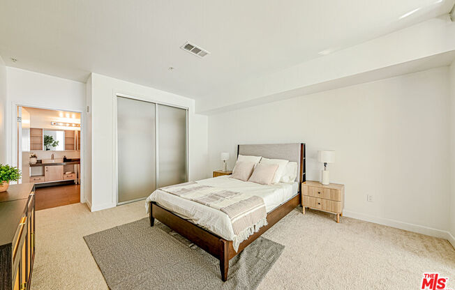 1 bed, 2 baths, 1,130 sqft, $2,800, Unit 321
