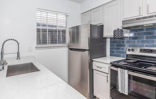 2 beds, 1 bath, 852 sqft, $1,349