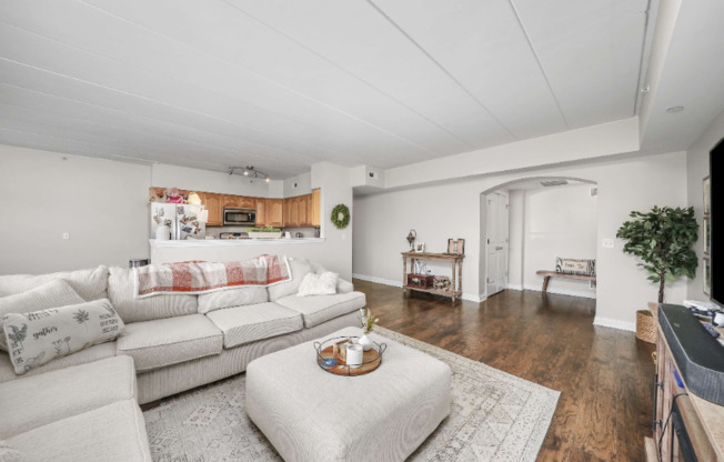 7250 W 157 ST